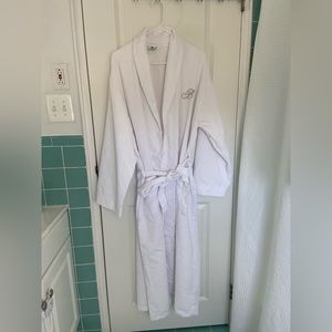 MGM Bellagio white waffle textured spa robe one size unisex